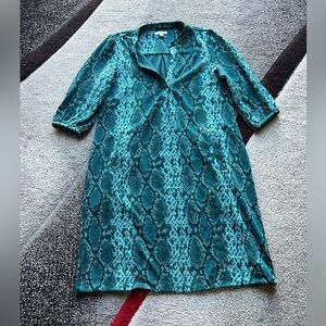 Tyler Boe Green Snake Print V Neck Shift Dress